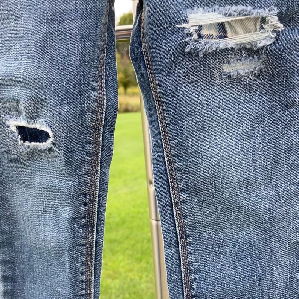 Old Navy: Karate Skinny adjustable waist distressed jeans in a 2T.